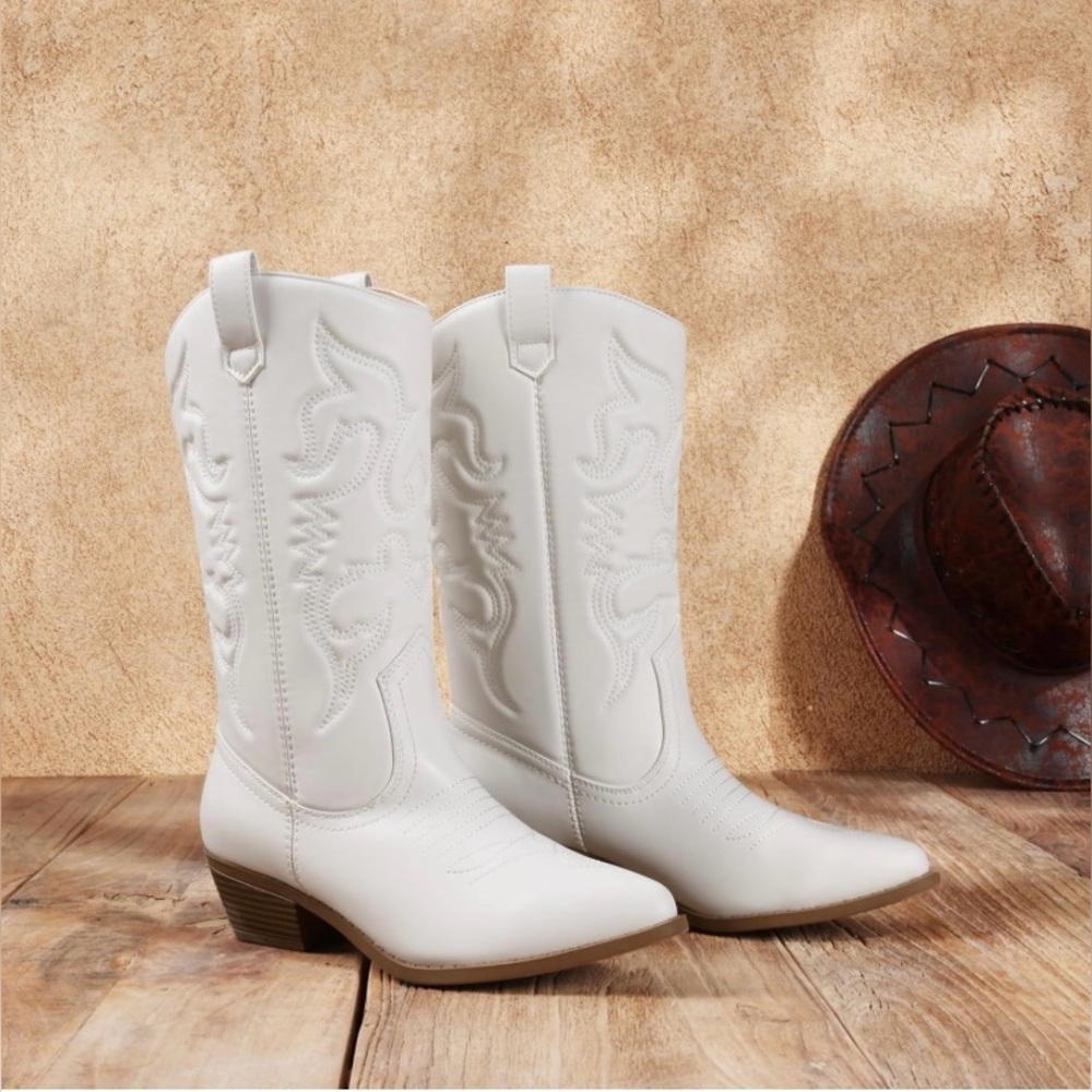 White Western Cowboy Boots like new with box